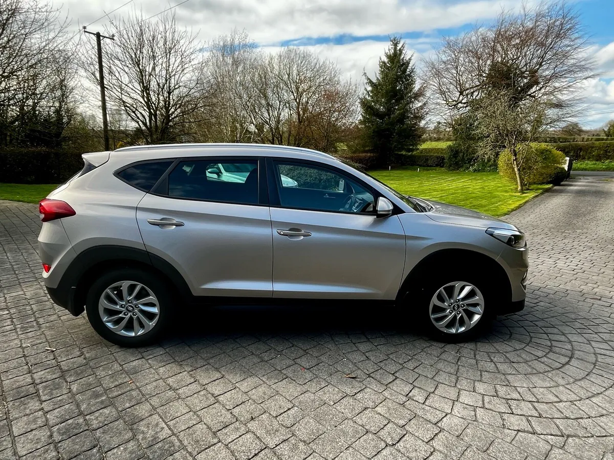 2017 Hyundai Tucson - Image 2