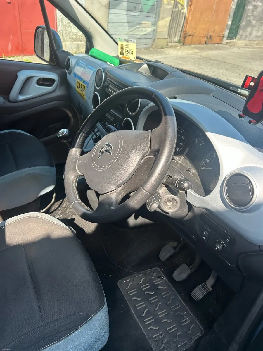 Wheelchair taxi - Image 3