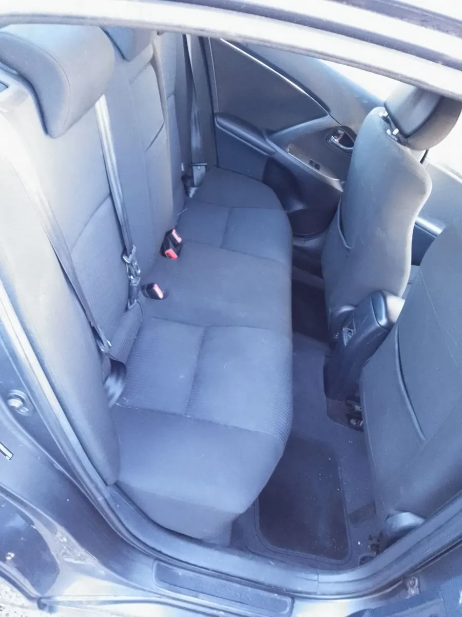 Toyota Avensis 2010 - Image 4