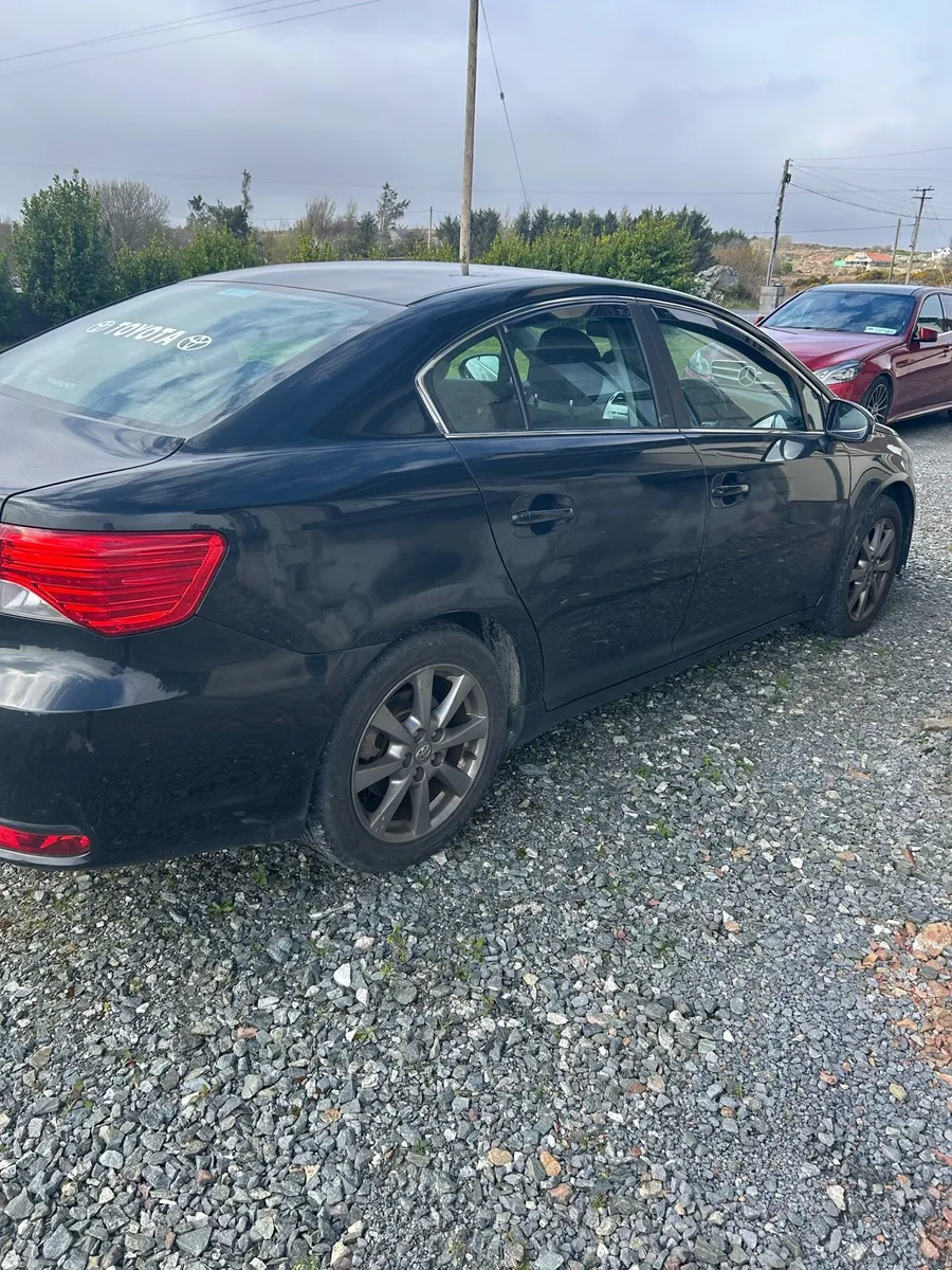 Toyota avensis aura - Image 4