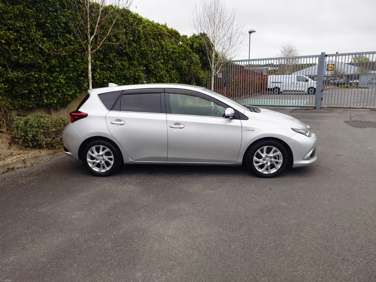 Toyota Auris Hybrid 1.8 - Image 4