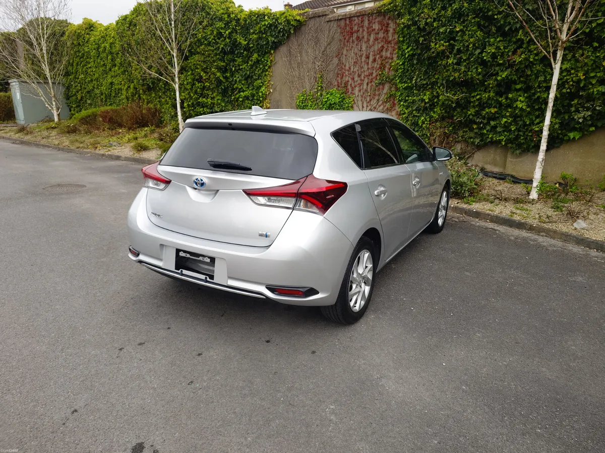 Toyota Auris Hybrid 1.8 - Image 5