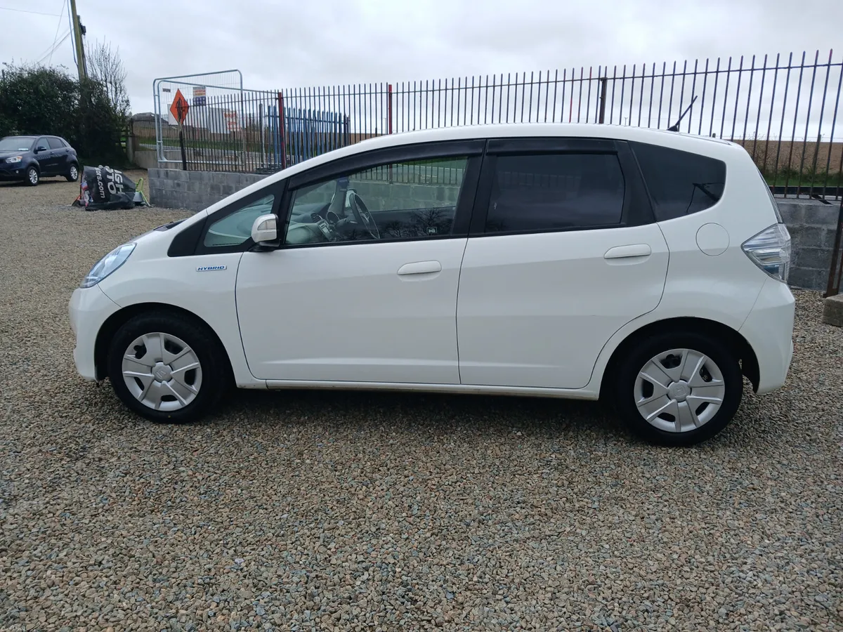 Honda Fit 2013 Automatic Hybrid - Image 3