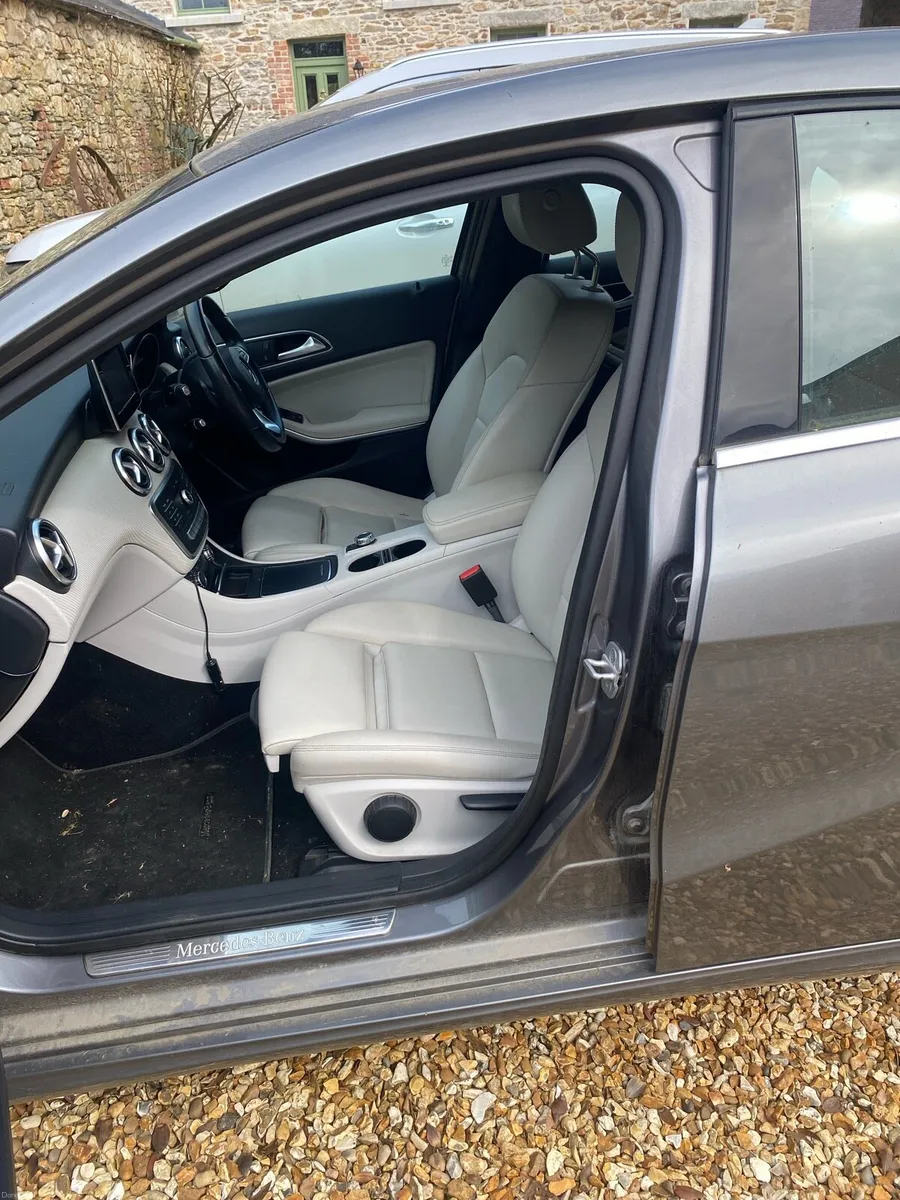 2017 Mercedes Benz 200a diesel automatic 5-door - Image 3