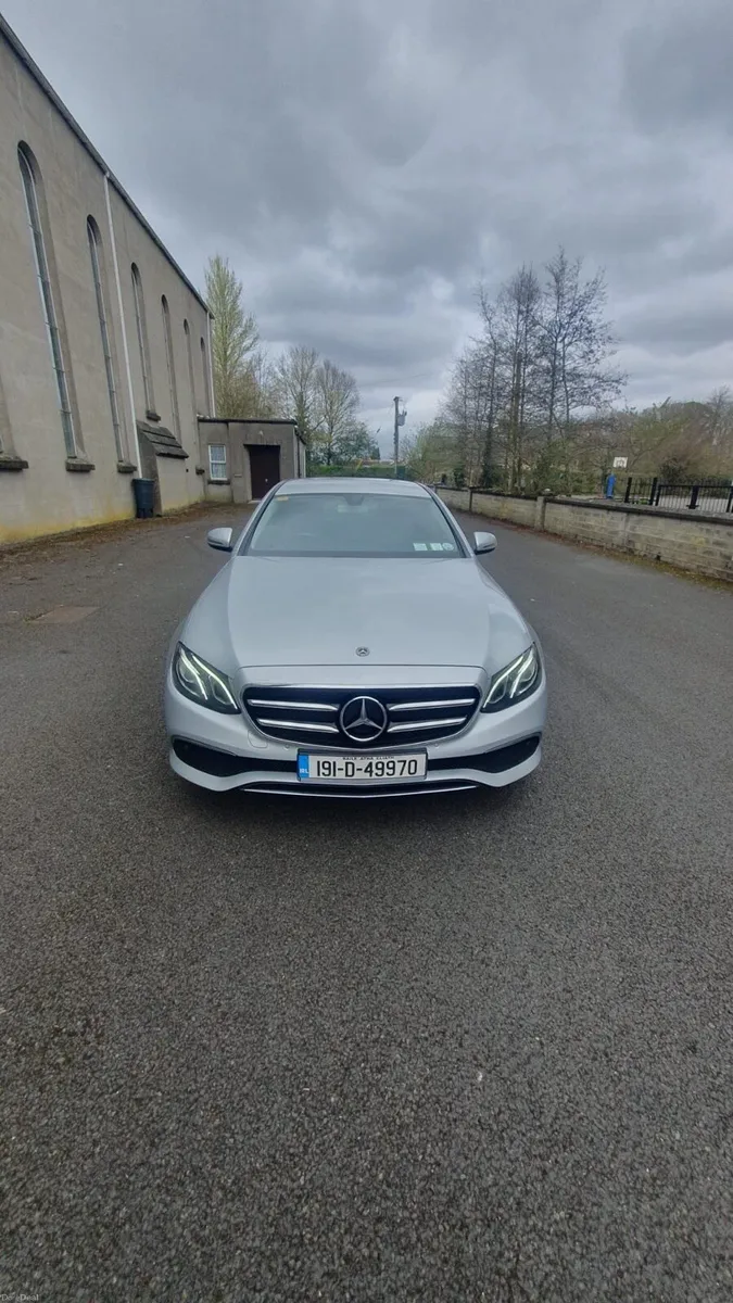 Mercedes  E220 - Image 3