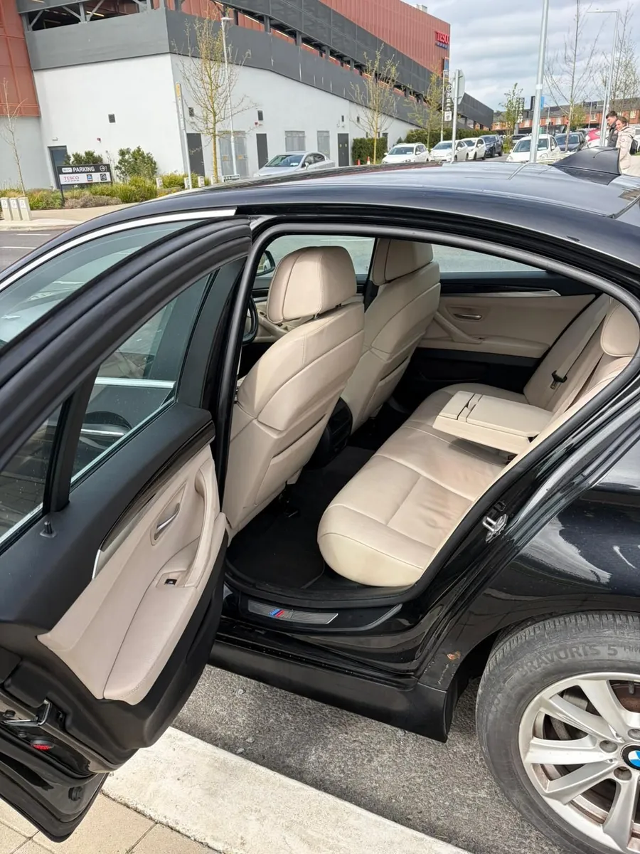 BMW 5-Series 2011 - Image 4
