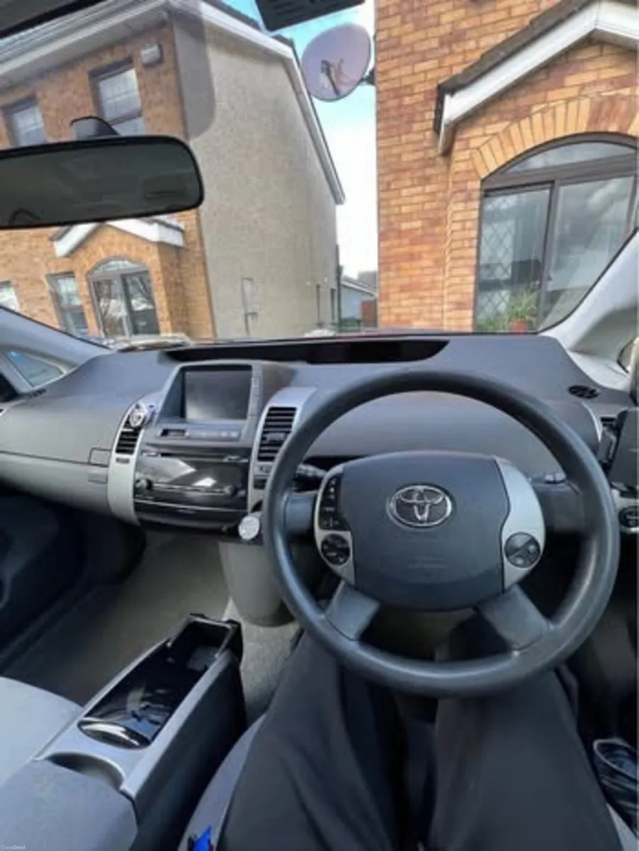 Toyota Prius 2004 - Image 2