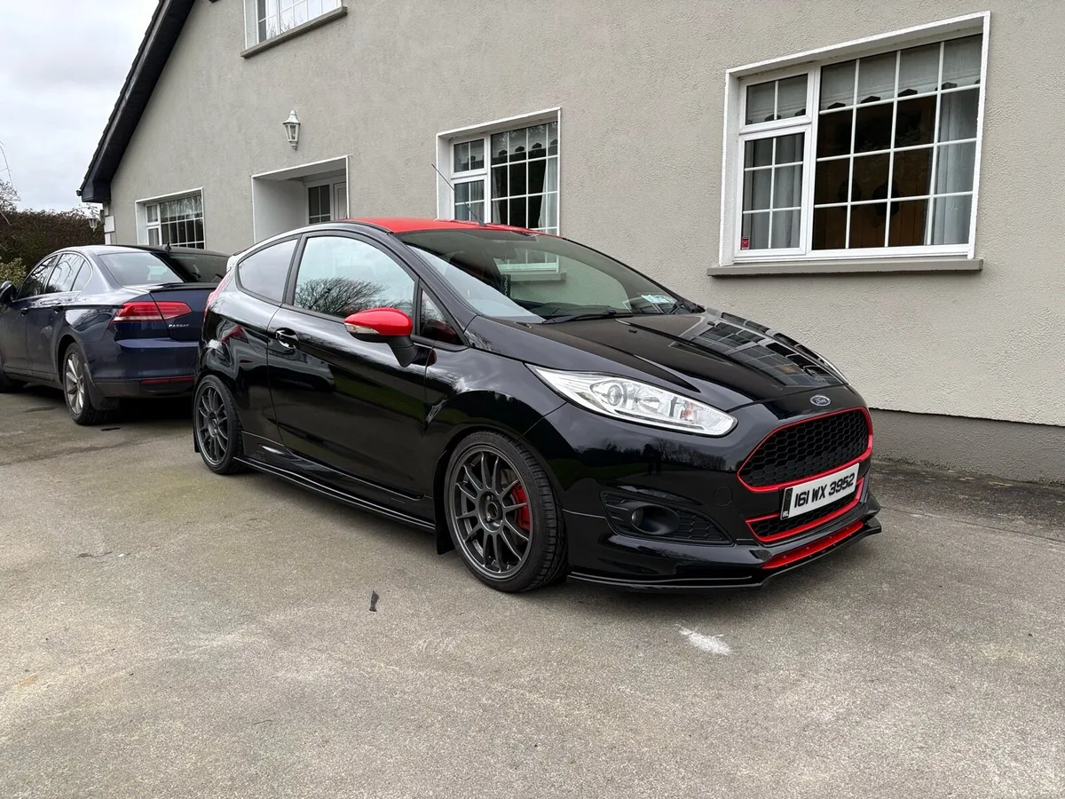 2016 Ford Fiesta - Image 1