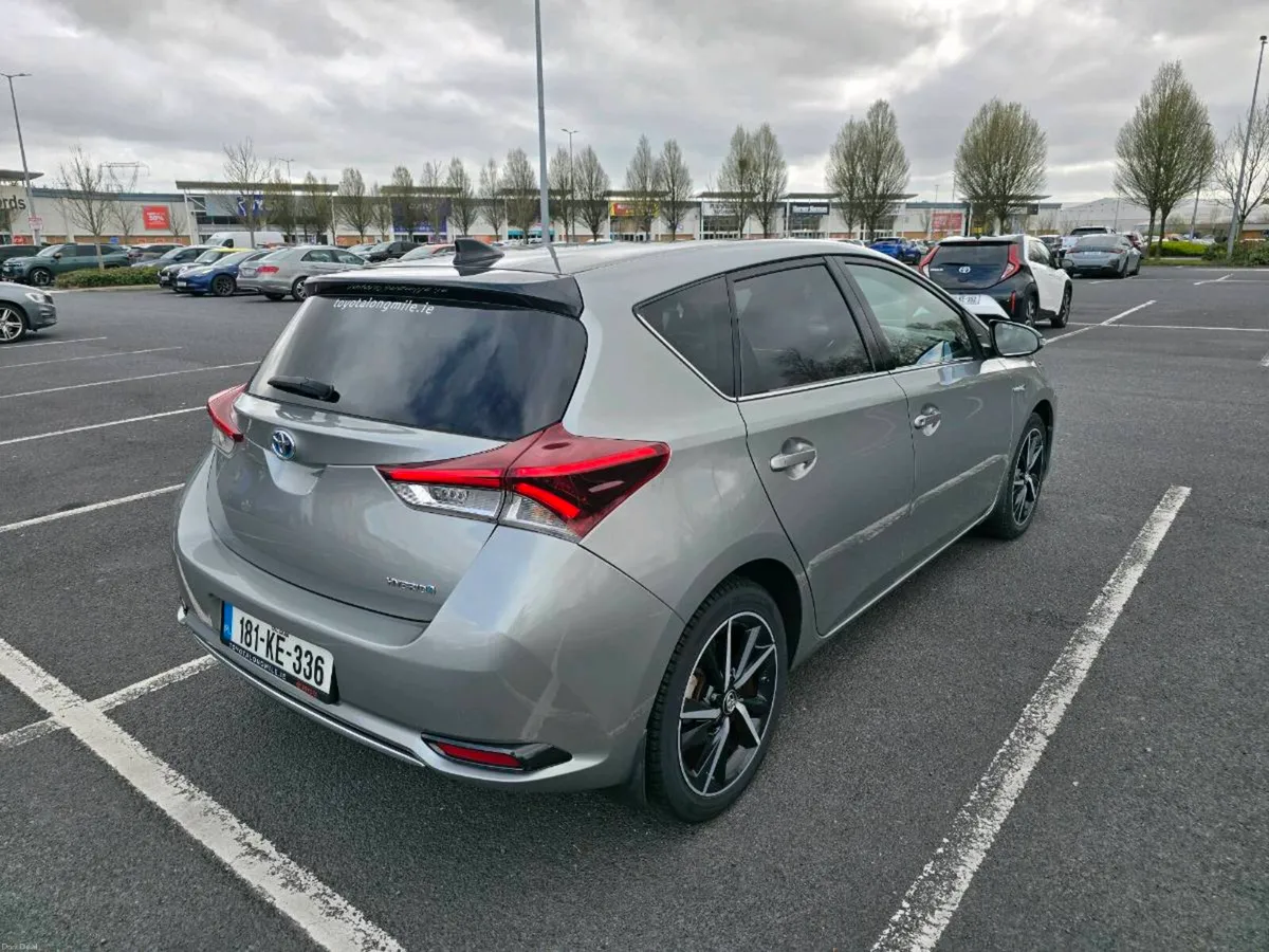 Toyota Auris Hybrid - Image 2