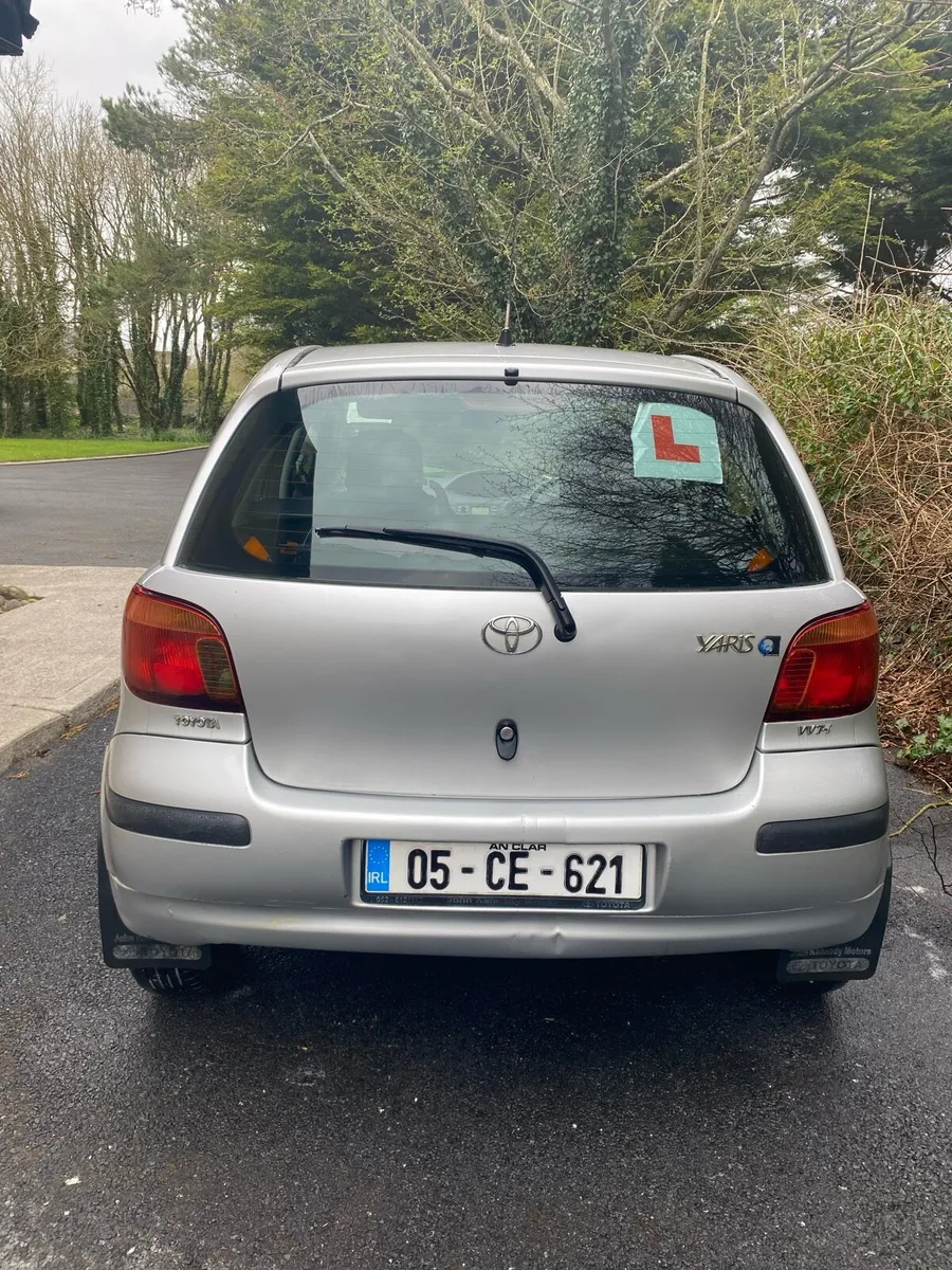 Toyota Yaris 2005 - Image 3