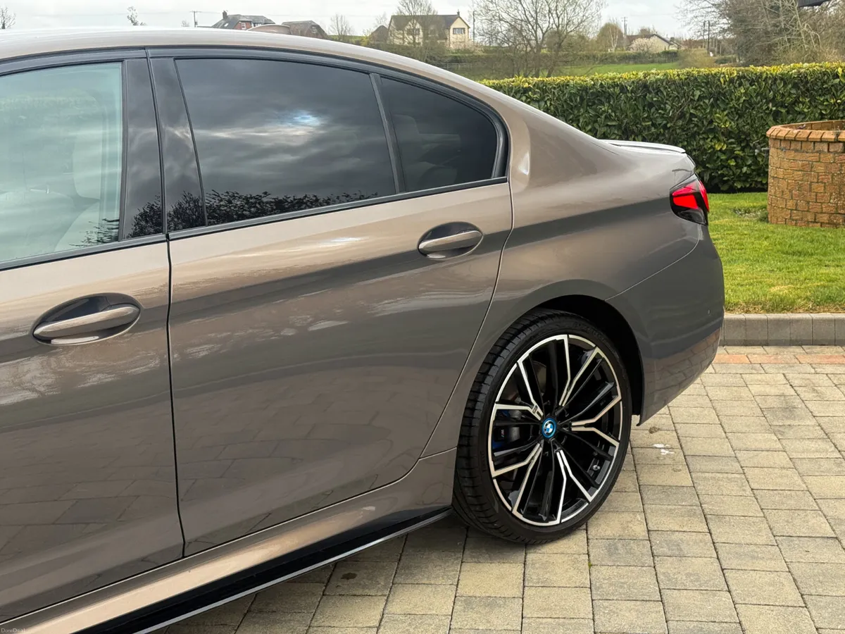 2022 BMW 530e M Sport Pro - Image 4