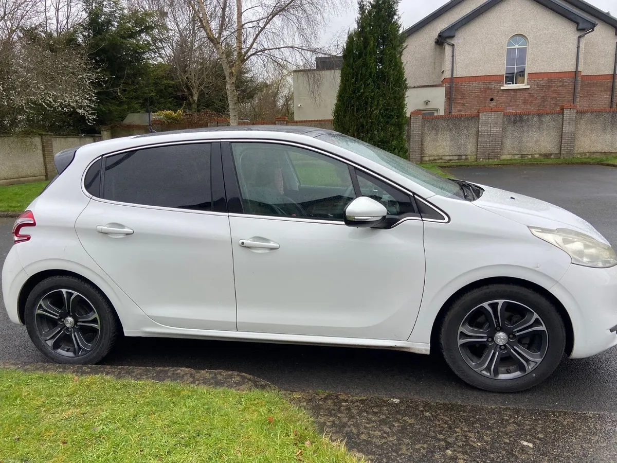 Peugeot 208 2014 - Image 4