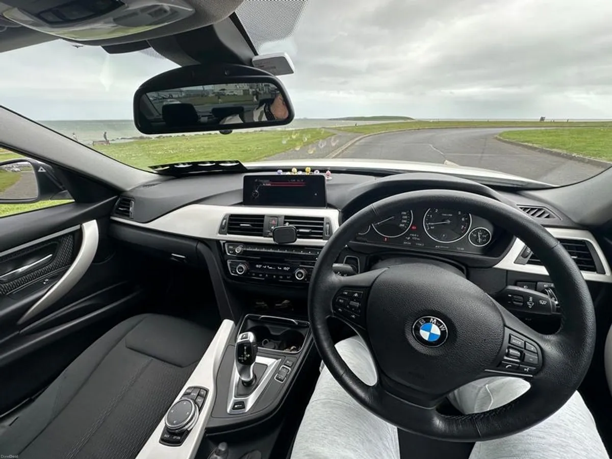 2017 BMW 3 Series - Image 3