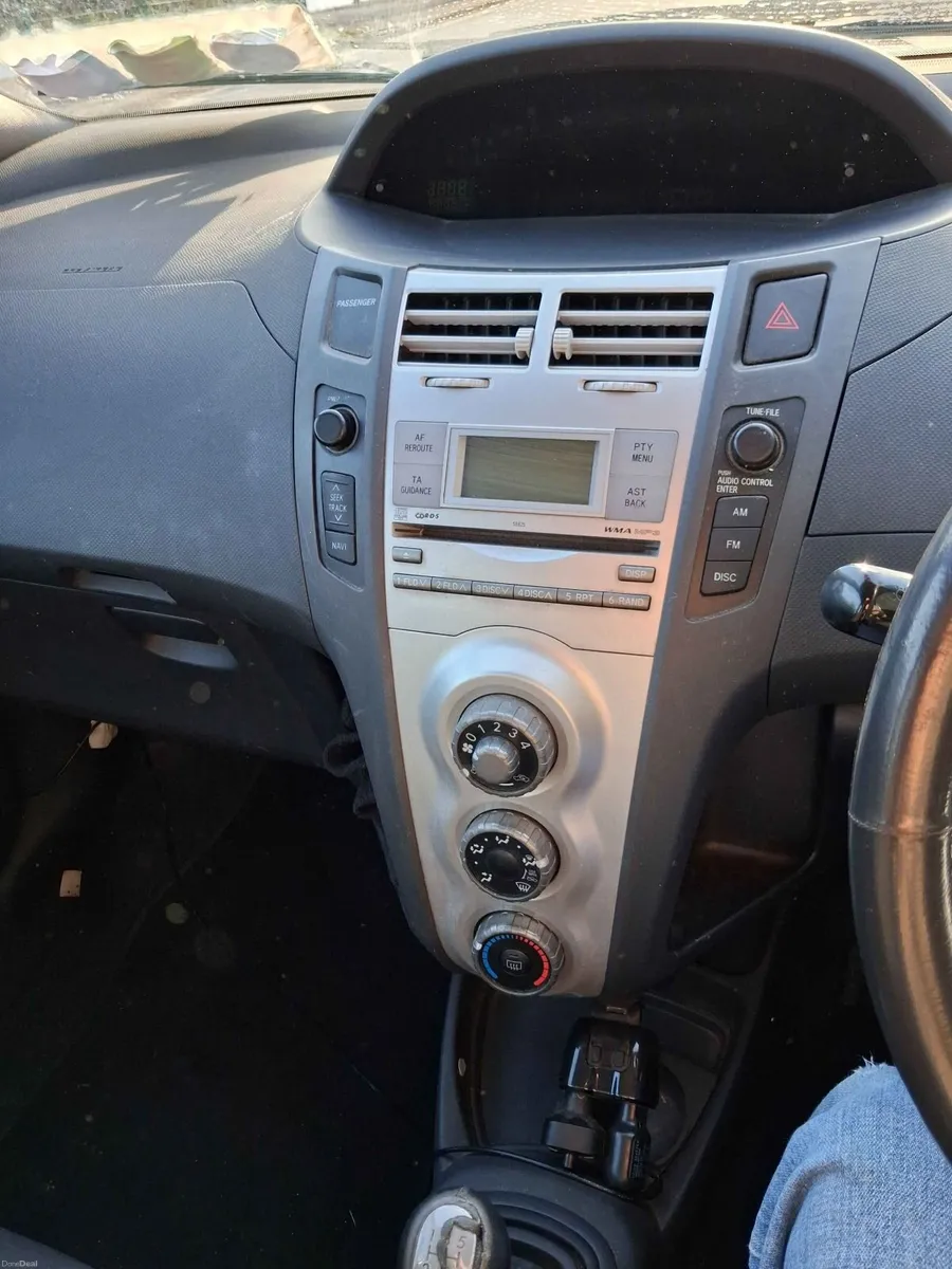 Toyota Yaris 2006 - Image 4