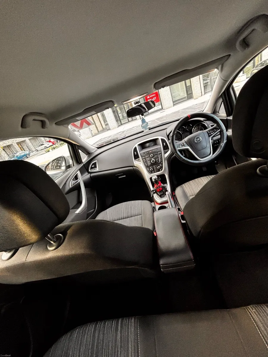 Opel Astra 2010 1.4 LOW MILEAGE - Image 2
