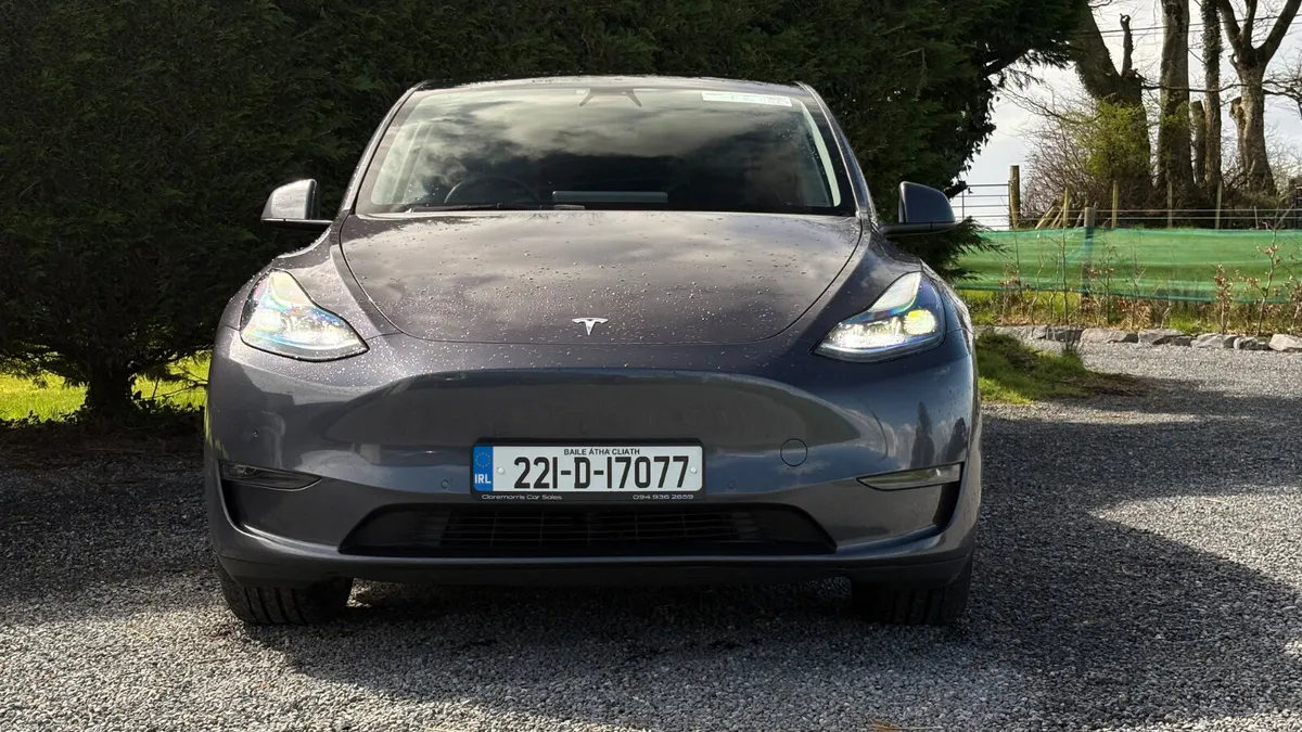 Tesla Model Y 2022 - Image 2