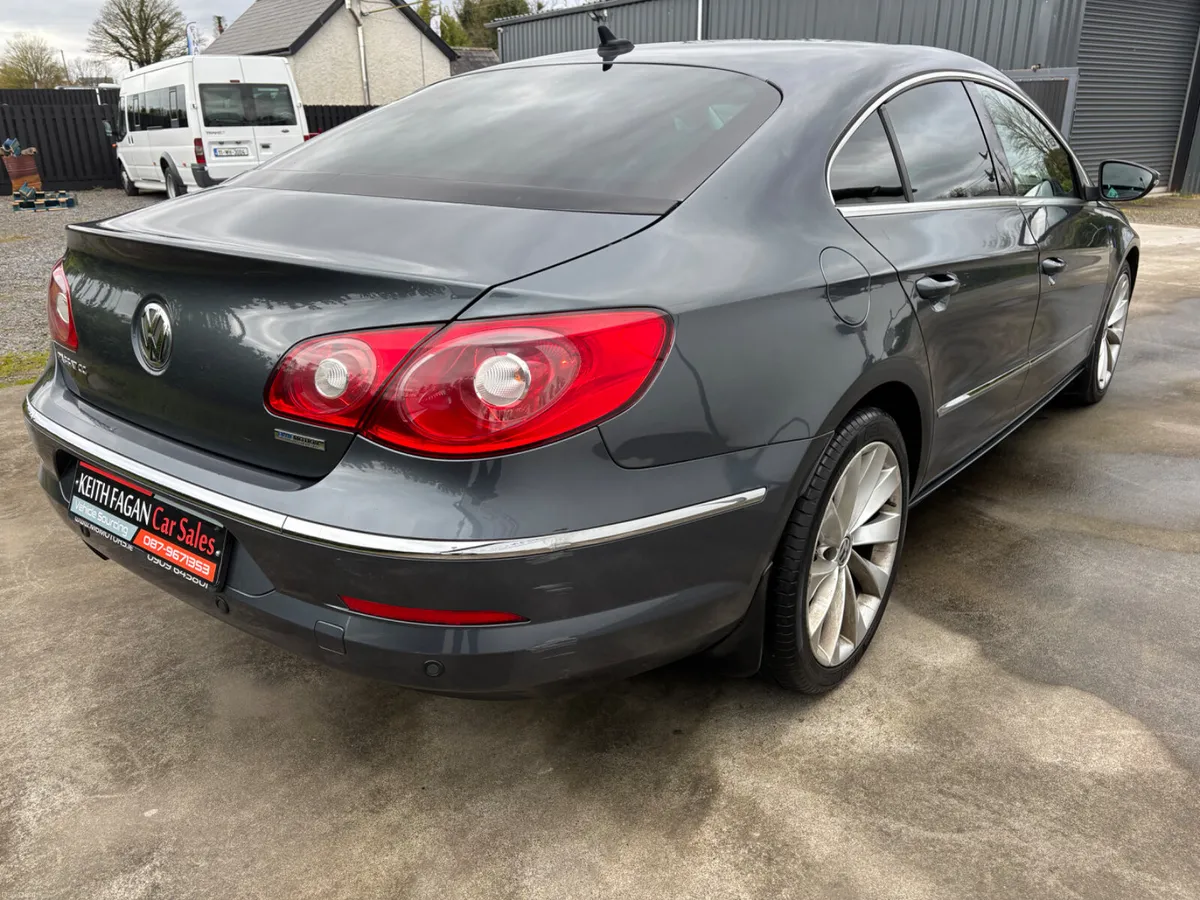 Volkswagen Passat 2011 - Image 4