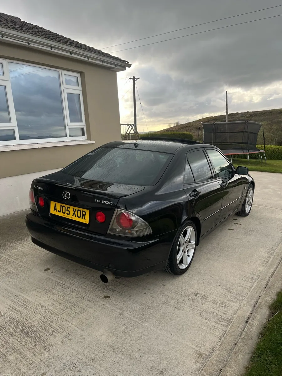 Lexus is200 sport 05 - Image 4