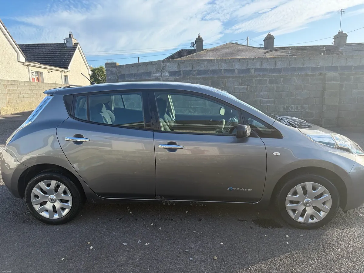 2015 Nissan Leaf - Image 3