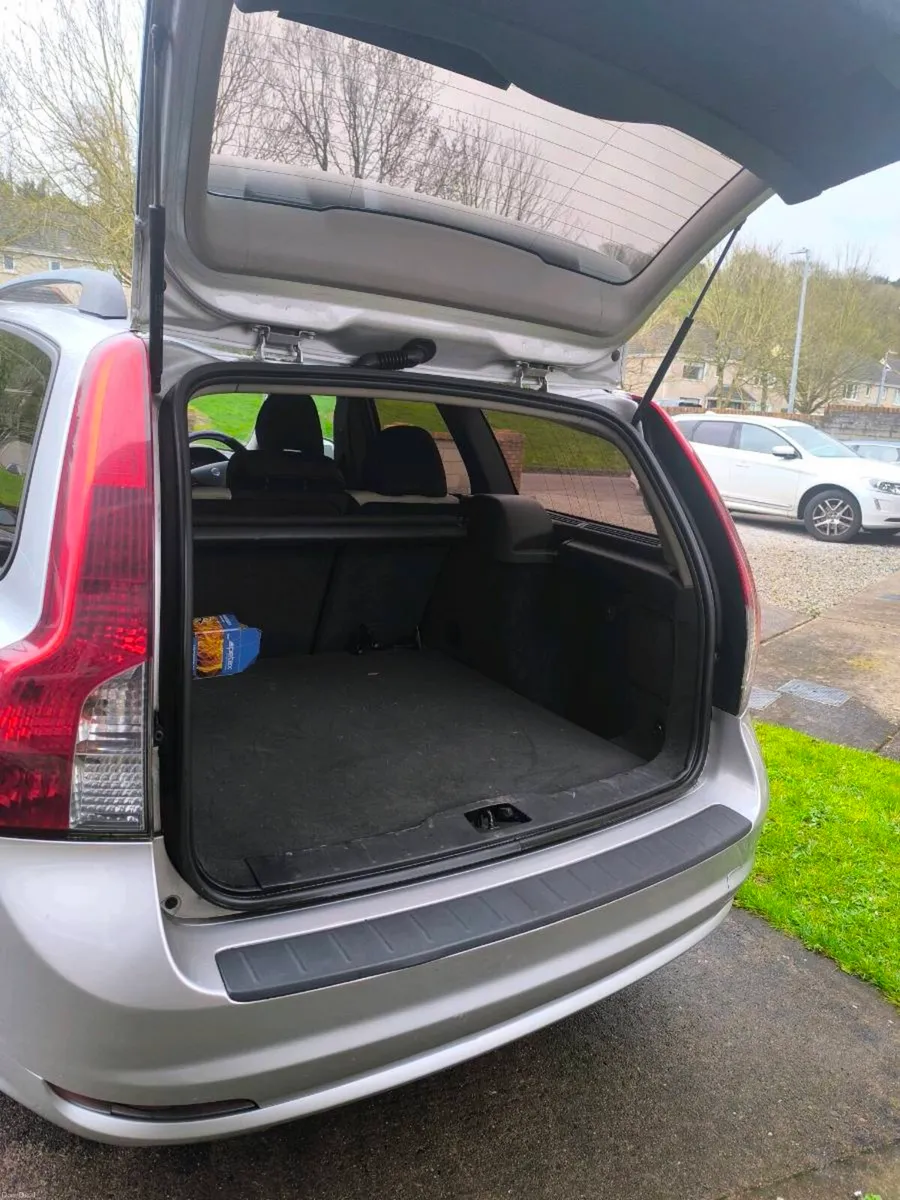 Volvo V50 R-Design - Image 1