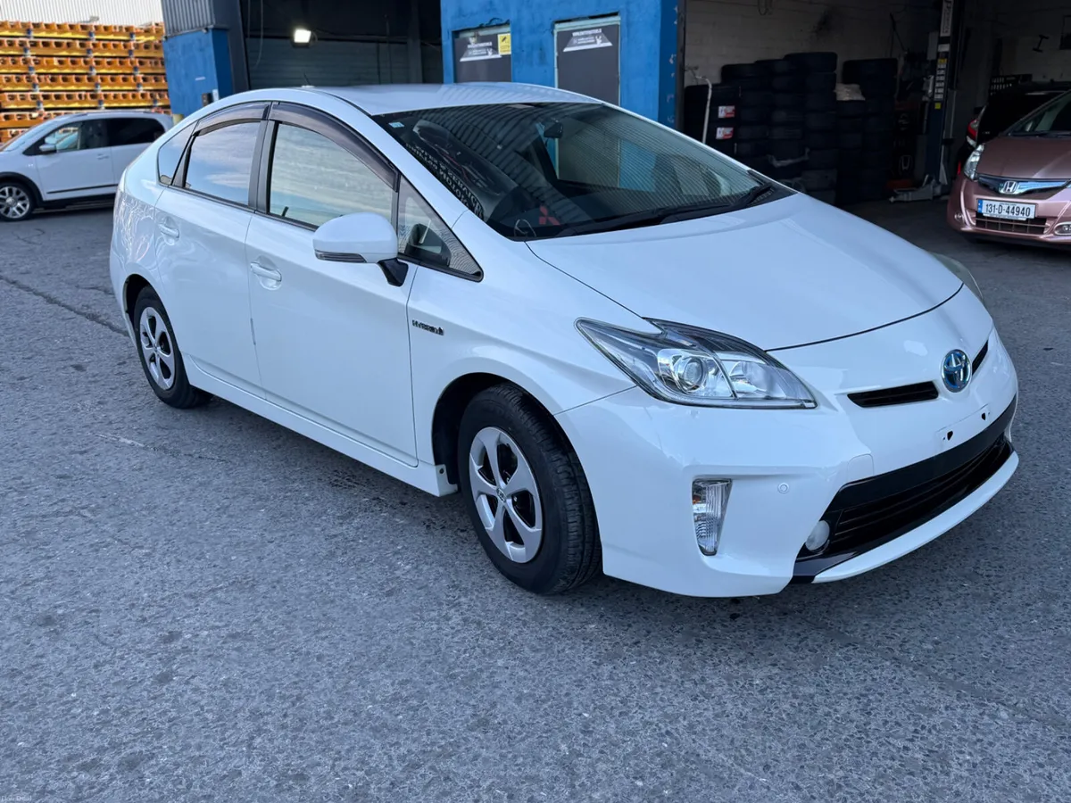 2015 Toyota Prius Hybrid Automatic - Image 3