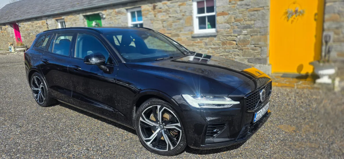 VOLVO V60 R DESIGN DARK EDITION T6 - Image 1