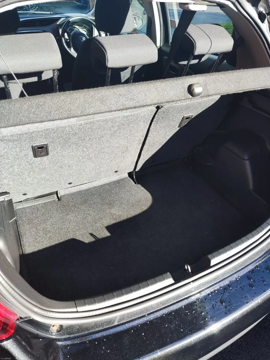 Toyota Yaris 2017 black manual - Image 4
