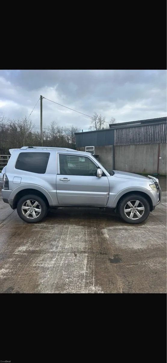 Mitsubishi pajero Jeep - Image 2