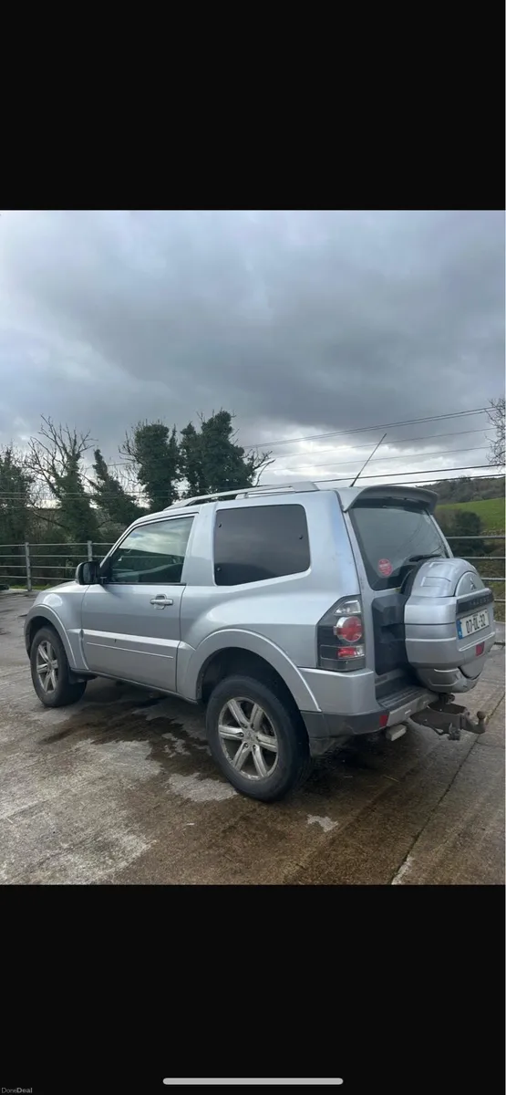 Mitsubishi pajero Jeep - Image 4