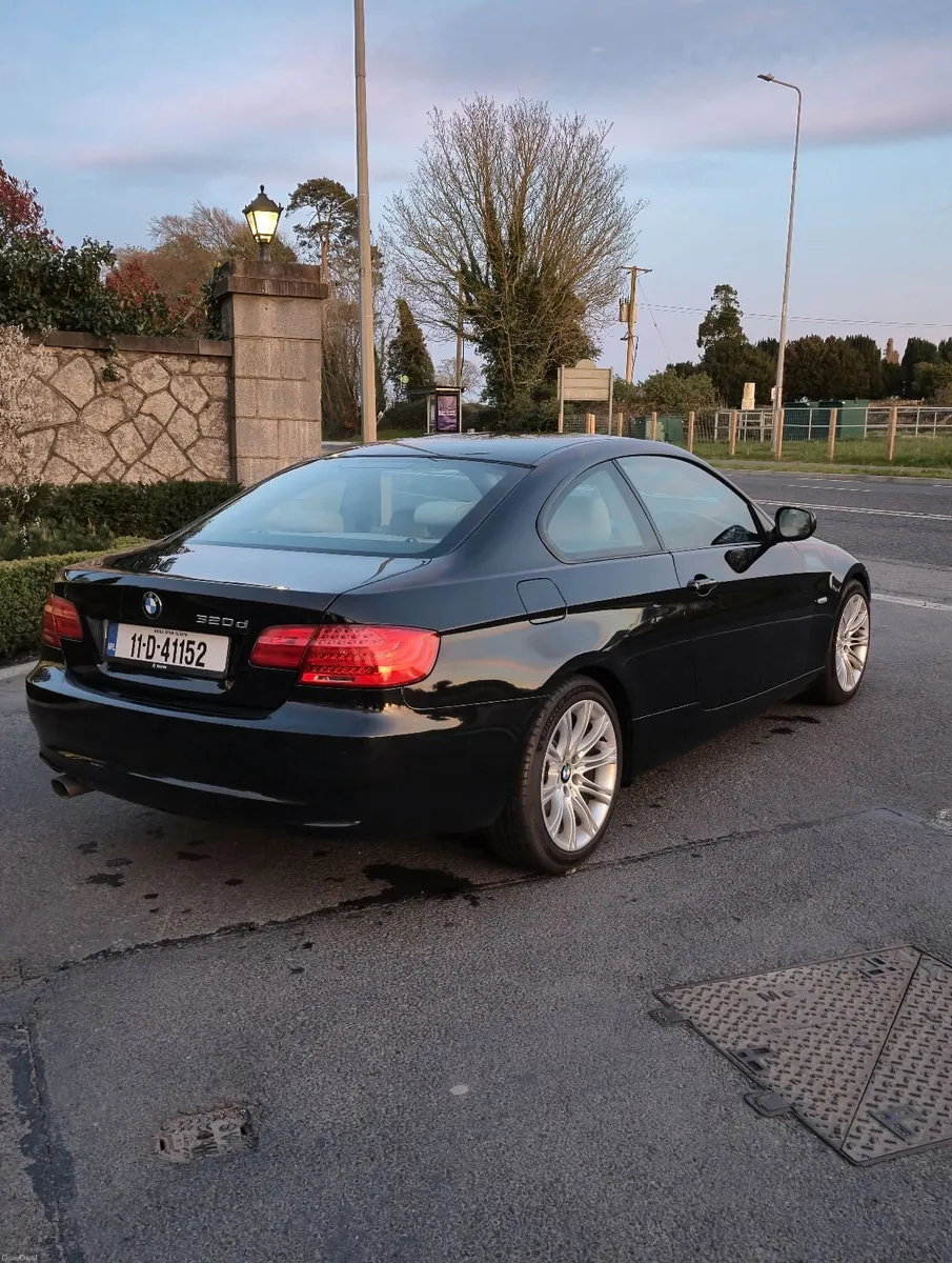 BMW 3-Series 2011 - Image 2