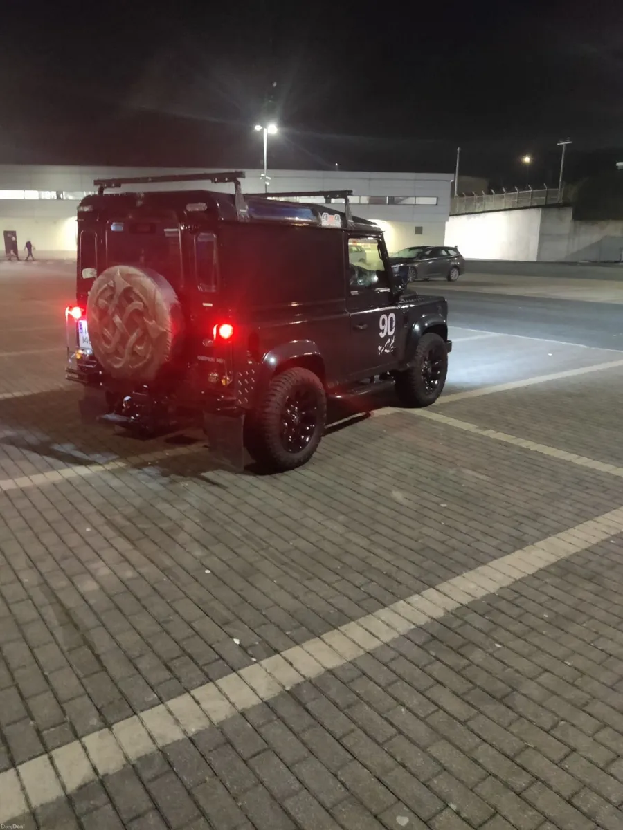 Land Rover Defender 2014 - Image 3