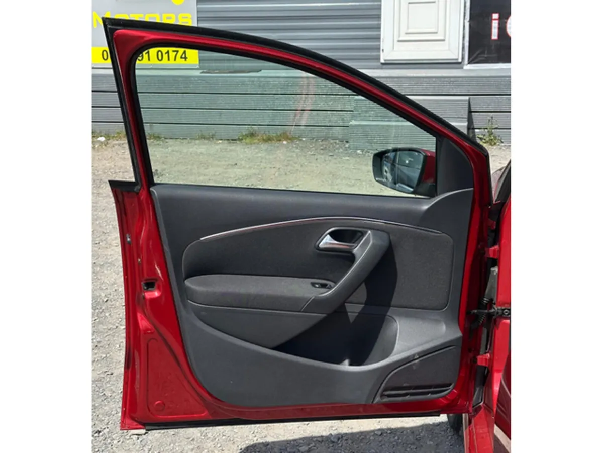 Volkswagen Polo LOUNGE  1.2 AUTOMATIC FRESH IMPORT - Image 4