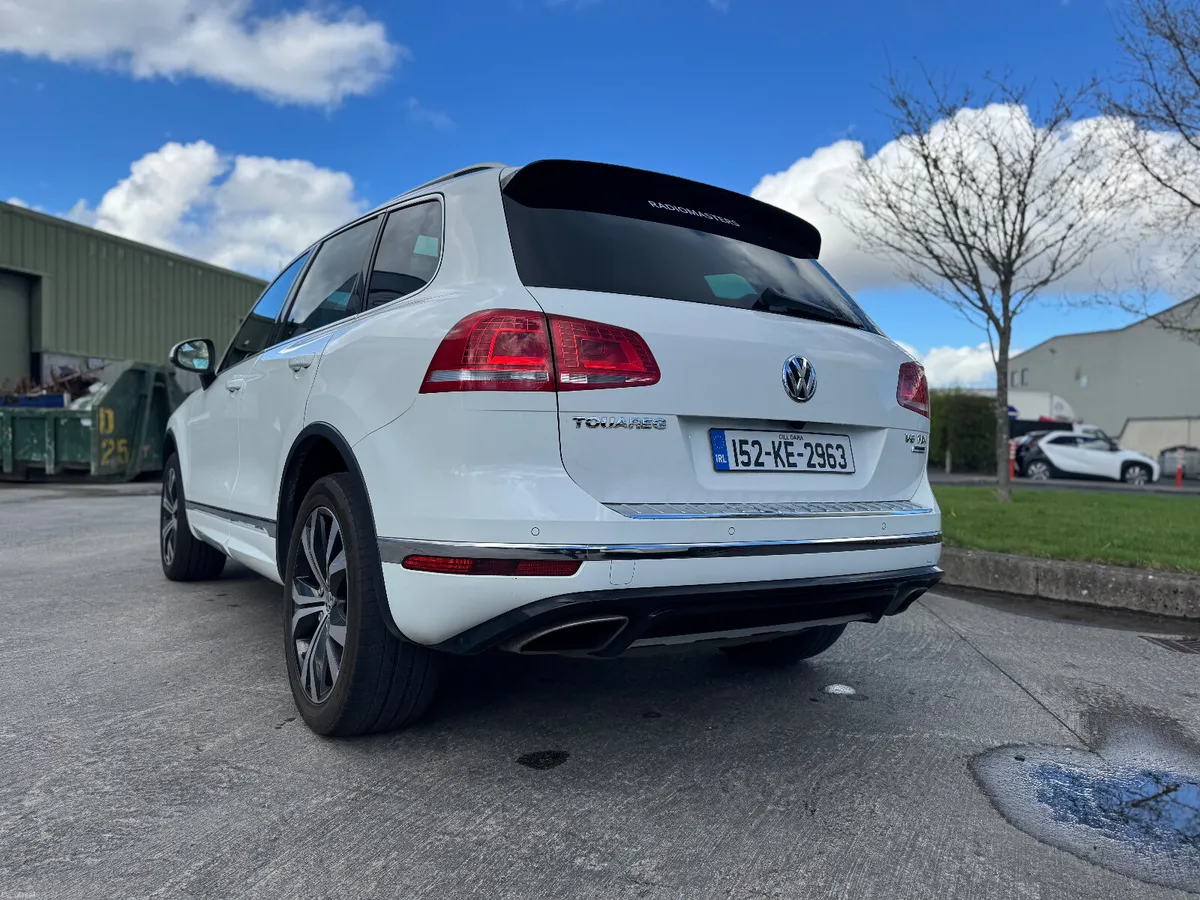 Volkswagen Touareg R-LINE 3.0TDI V6 262HP AWD 2015 - Image 4