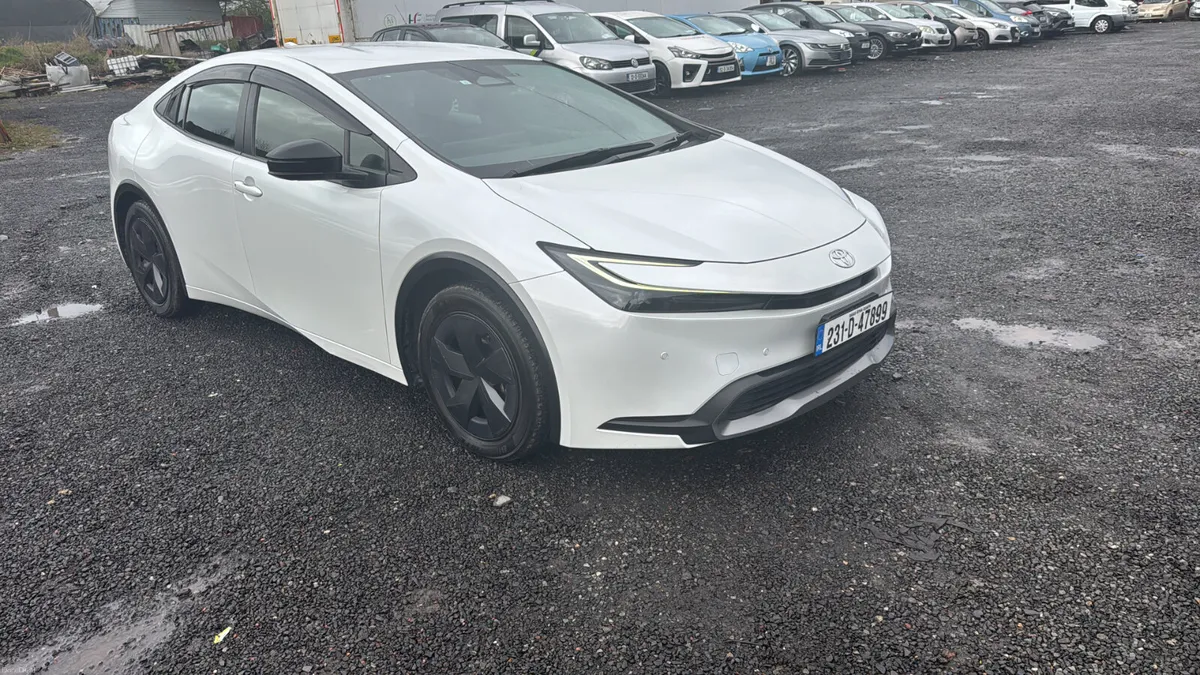 Toyota Prius 2023 - Image 2