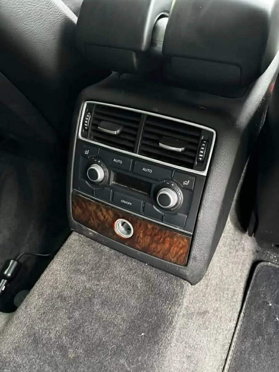 Audi A8 2009 - Image 4