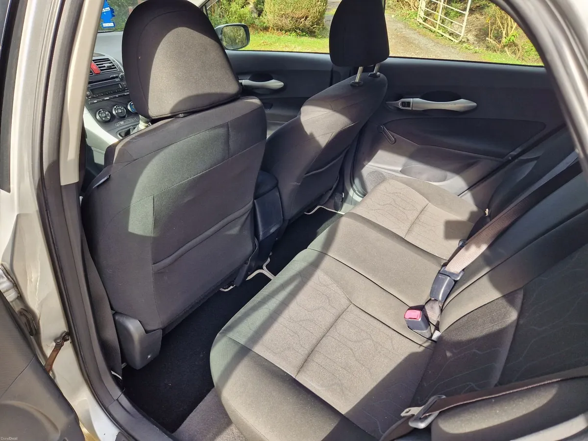 Toyota Auris 2010 - Image 3