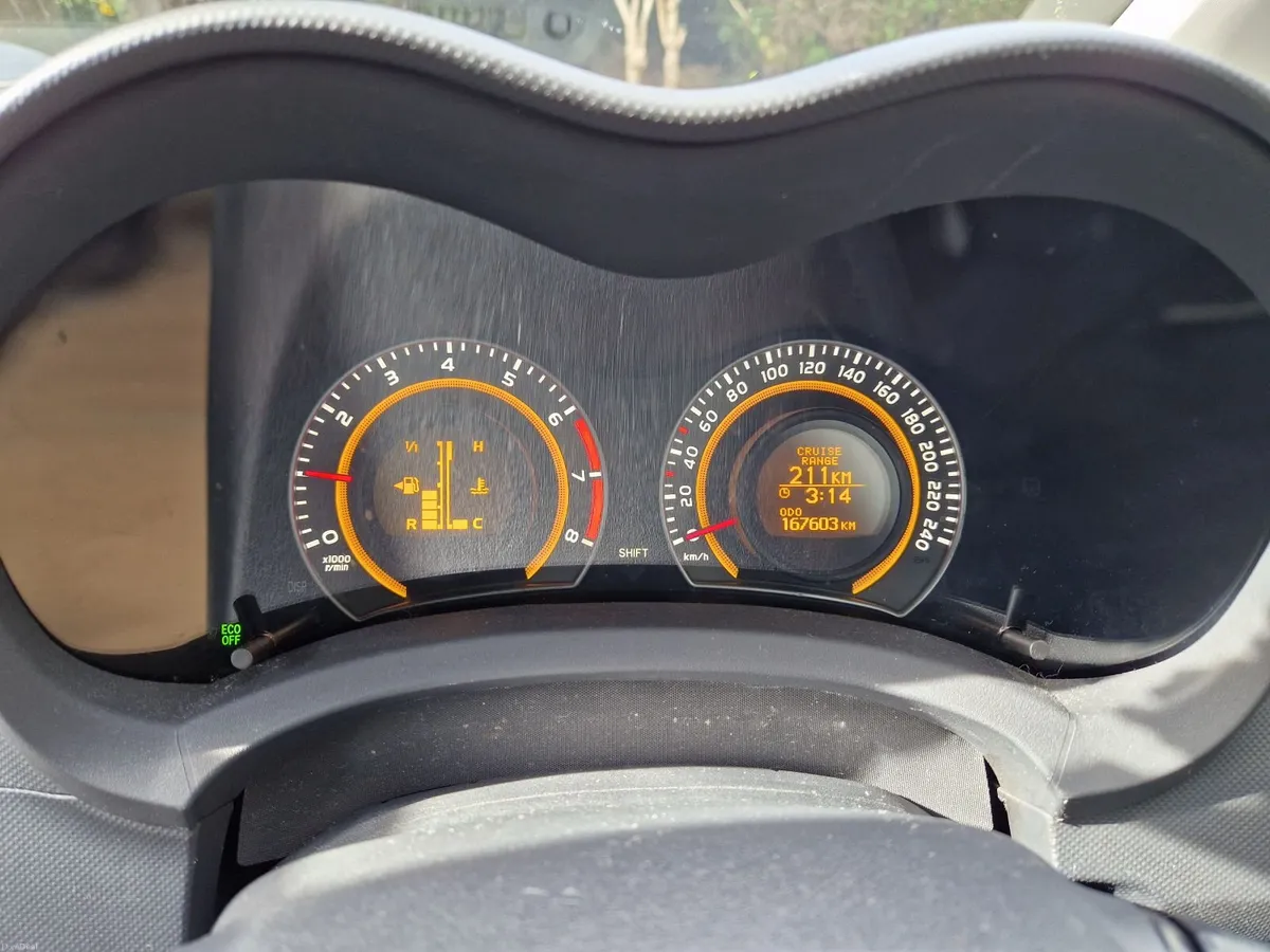 Toyota Auris 2010 - Image 2