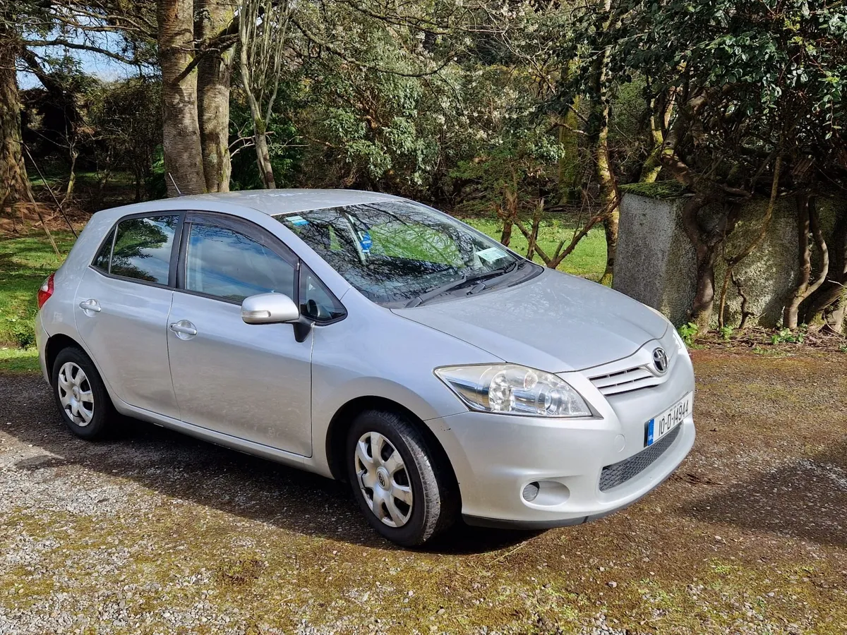 Toyota Auris 2010 - Image 1