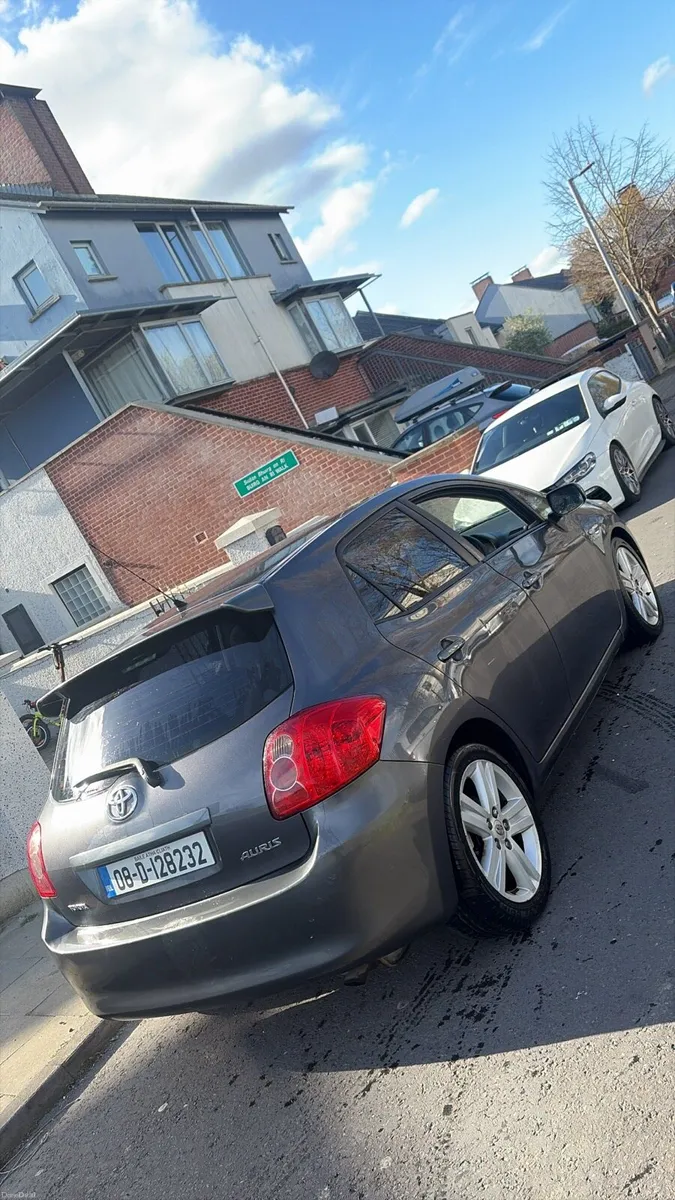 Toyota auris 2.2 diesel - Image 1