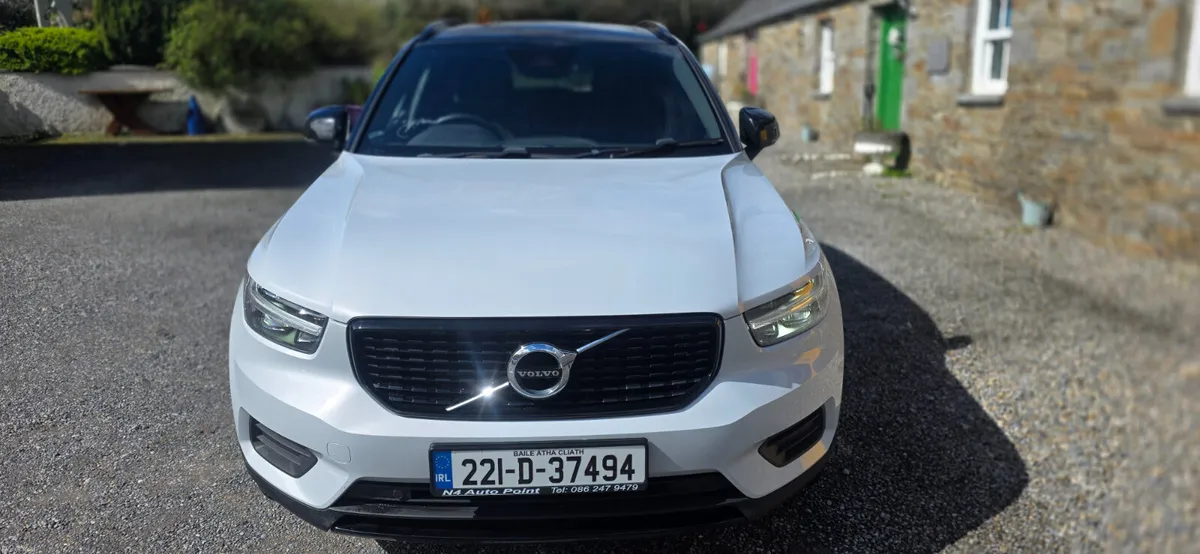 VOLVO XC40 T4 R DESIGN RECHARGE - Image 3