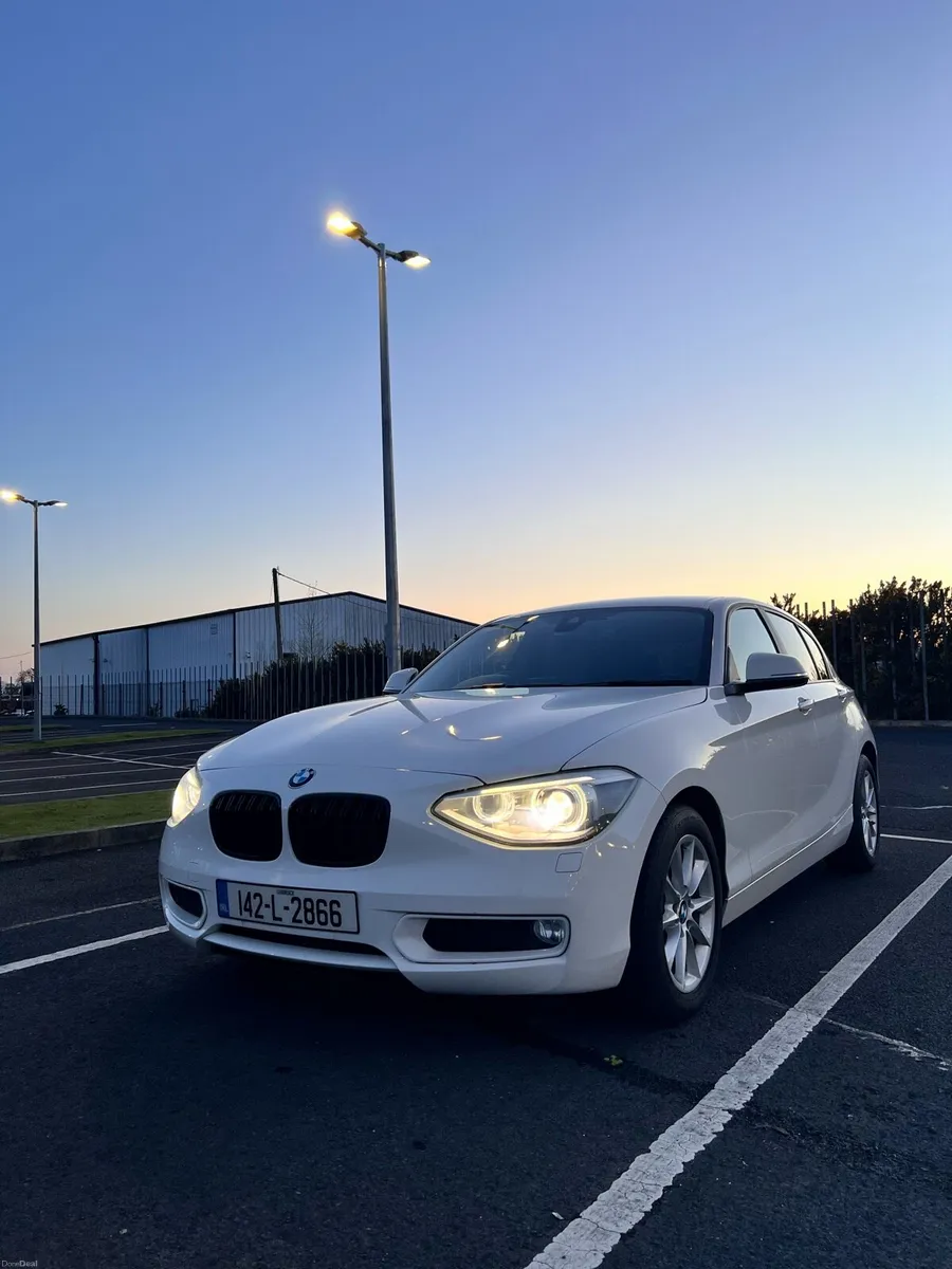 BMW 116i, Automatic, low mileage, cruise control - Image 2