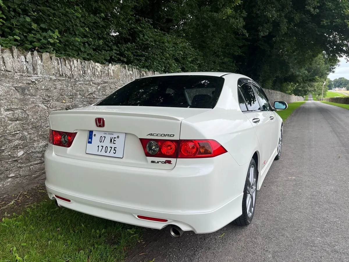 Honda Accord Euro R - Image 4