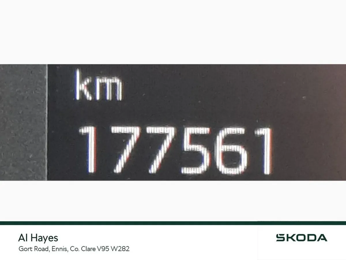 Skoda Superb **BLACK PACK EDITION**SUPERB SPT 2.0T - Image 4