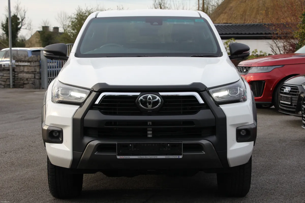 Hilux Invincible X *360 cameras* Rear heated seats - Image 2