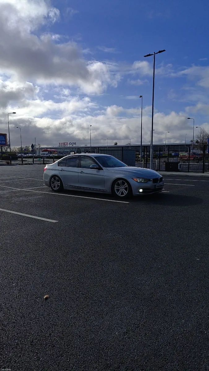 BMW 3-Series 2017 - Image 2