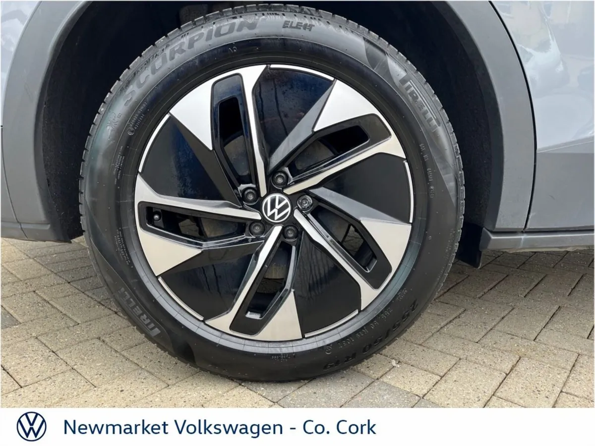 Volkswagen ID.4 LIFE DX 77kWh 174BHP STYLING PACKA - Image 2