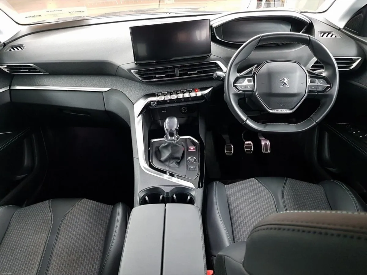 Peugeot 5008 1.2 PureTech 130bhp Allure - Image 3