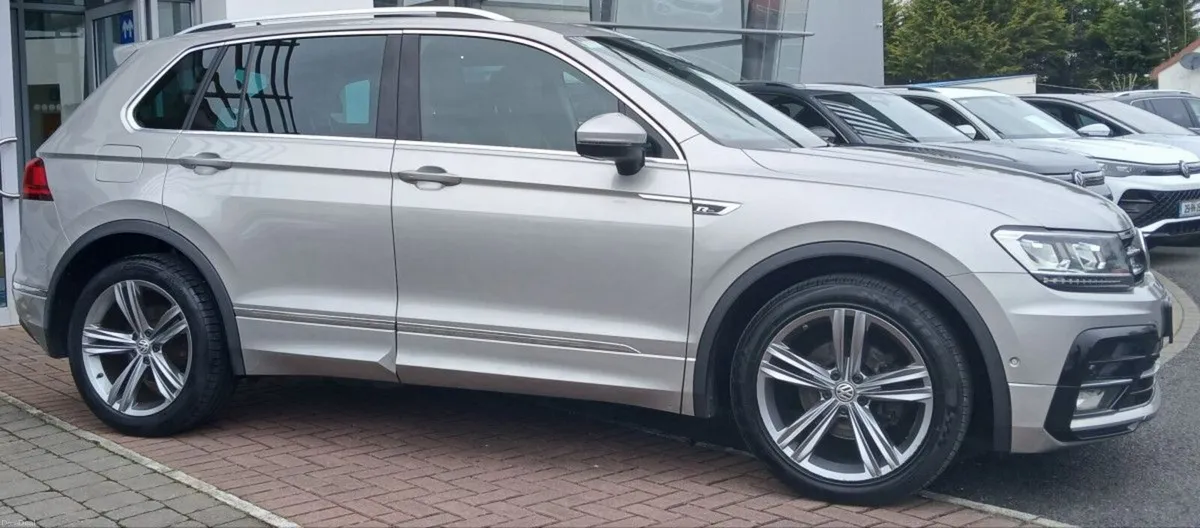 Volkswagen Tiguan R-Line 2.0 TDI 150HP **SUNROOF, - Image 2