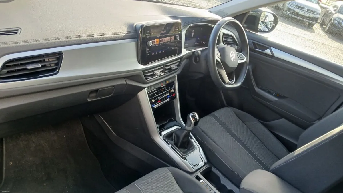 Volkswagen T-Roc Life 1.0 TSI 110HP **APP CONNECT, - Image 3