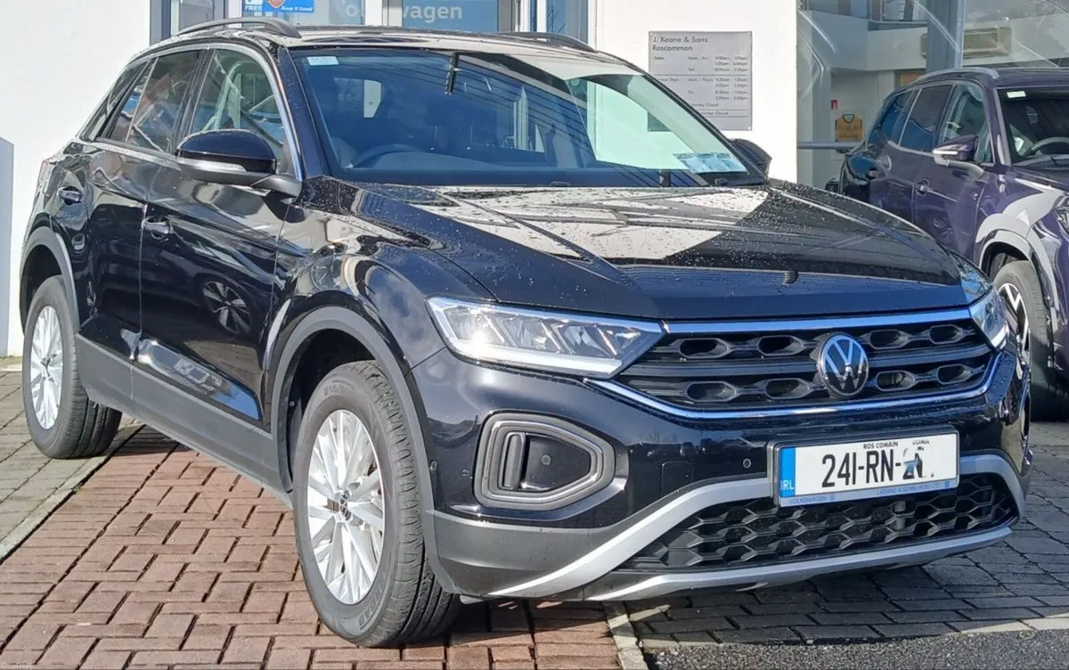 Volkswagen T-Roc Life 1.0 TSI 110HP **APP CONNECT, - Image 1